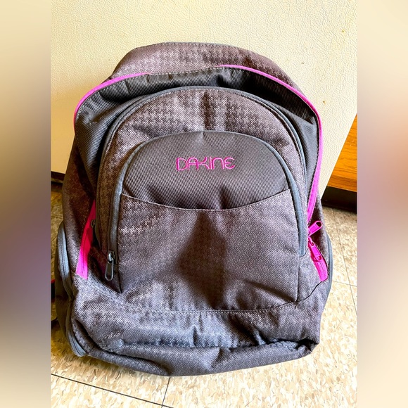 Dakine Handbags - Dakine backpack 🎒